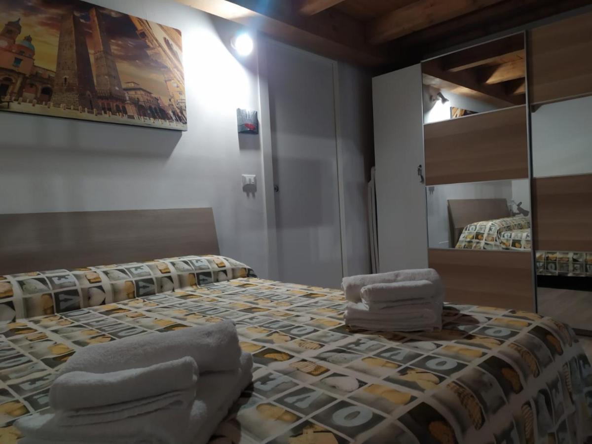 Appartamento Signorini -Www Bolognaholidayhome Com- -Bhh Bologna Holiday House Whit Garden & Free Parking Kültér fotó